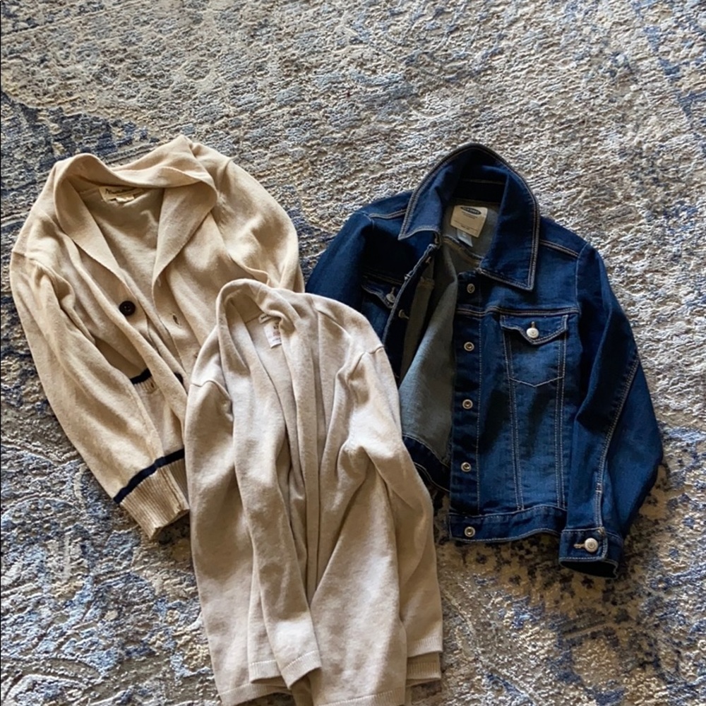 2 sweaters . 1 Jean jacket